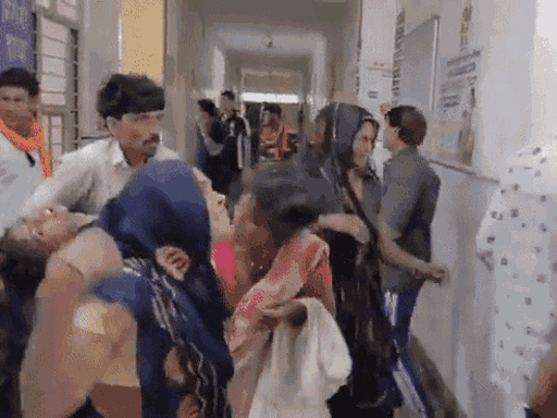 हादसे के बाद अस्पताल में कोहराम मच गया था। घरवालों का रो रोकर बुरा हाल था।