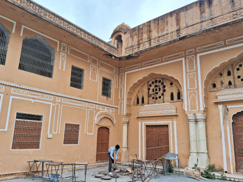 Jaipur Government Schools Condition Report | Rajasthan News | जयपुर में  सरकारी स्कूल जर्जर, छज्जे और प्लास्टर गिर रहे: 3 साल पहले ही 2 करोड़ में  रेनोवेट हुआ था; 100 साल ...