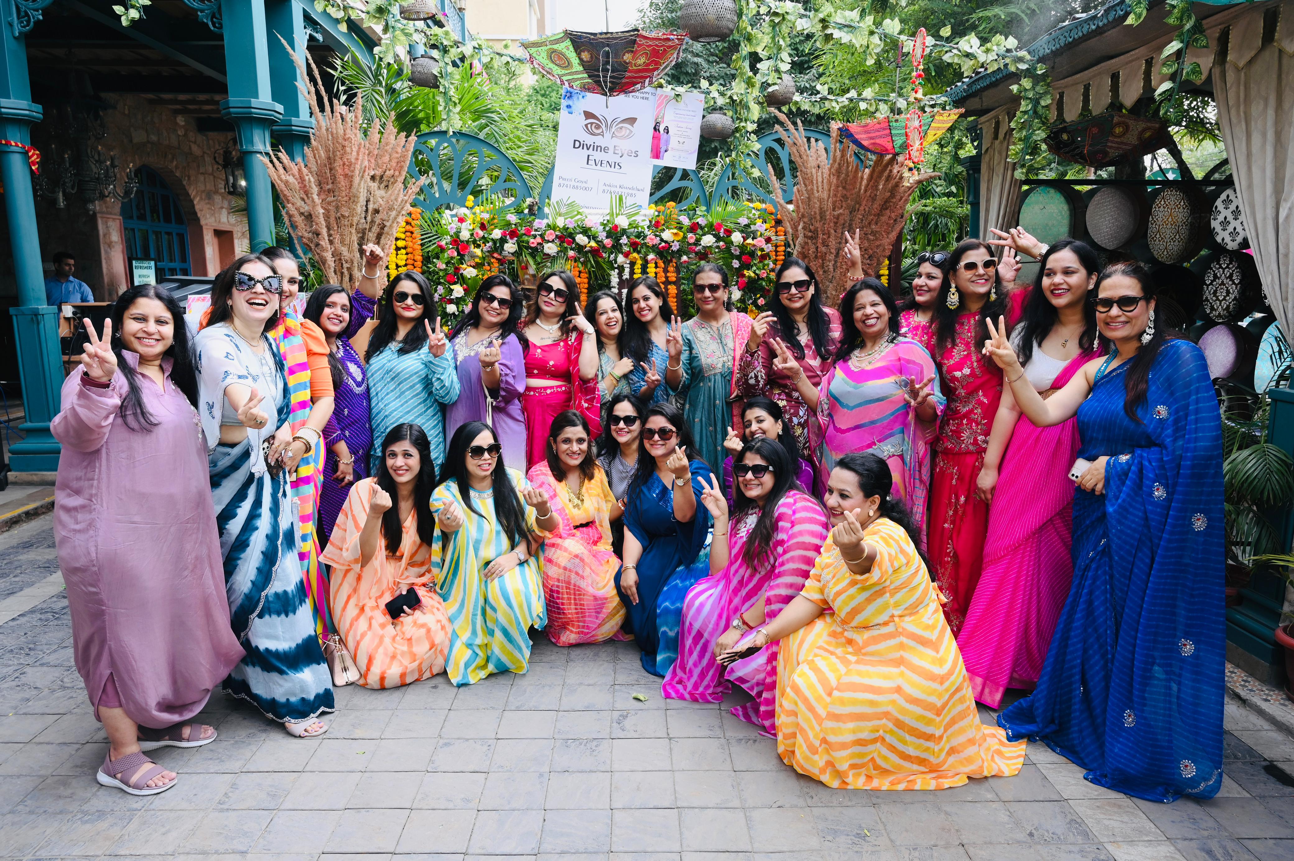 वैशाली मोदी, मुनमुन पोद्दार और वर्षा राय सिंघानी के नेतृत्व में फेस्टिव कॉर्नर सजाया गया।