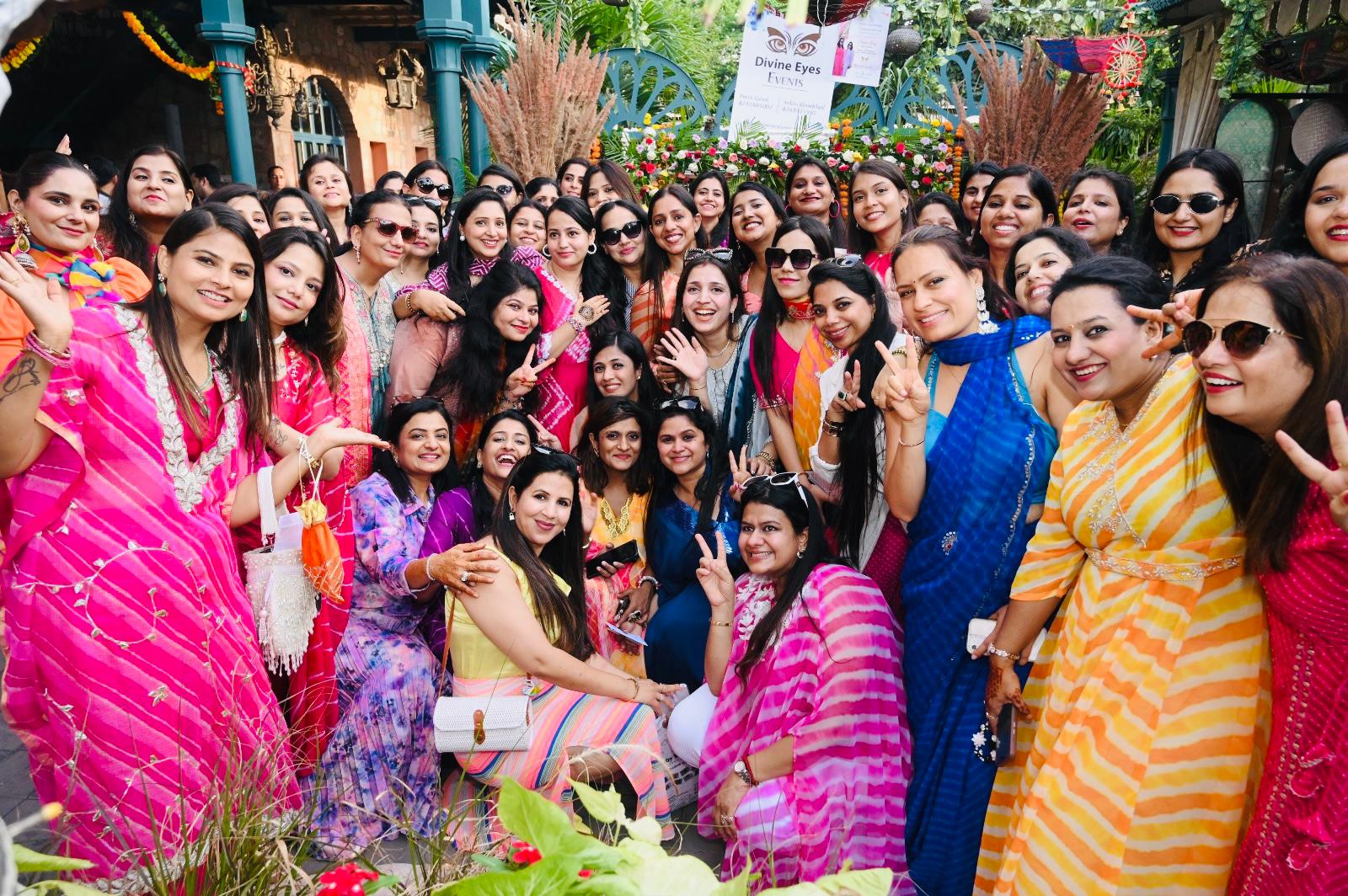 द वेडिंग ट्रायो डांस कंपनी ने तीज स्पेशल डांस अलॉन्ग के जरिए पूरे आयोजन में मस्ती का रंग भर दिया।