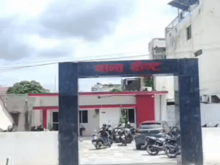 कैंट थाने में दर्ज की गई एफआईआर