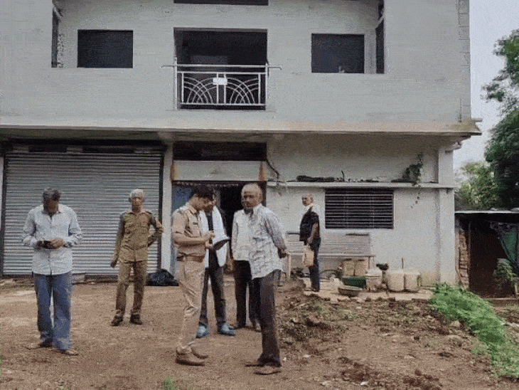 Manohar lived in this house built in the field with mother, brother and her children.