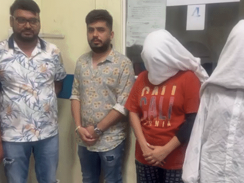 रेव पार्टी मामले में पुलिस ने 2 महिलाओं को भी गिरफ्तार किया है। सभी आरोपियों पर केस दर्ज कर दिया गया है।