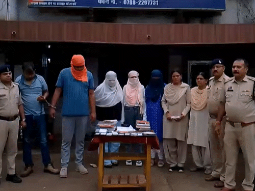 दुर्ग जिले में भी शनिवार को पुलिस ने सेक्स रैकेट का खुलासा किया था।