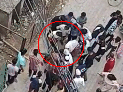 लोगों ने कहा कि ट्रांसफॉर्मर का गेट सही होता तो हादसा नहीं होता।