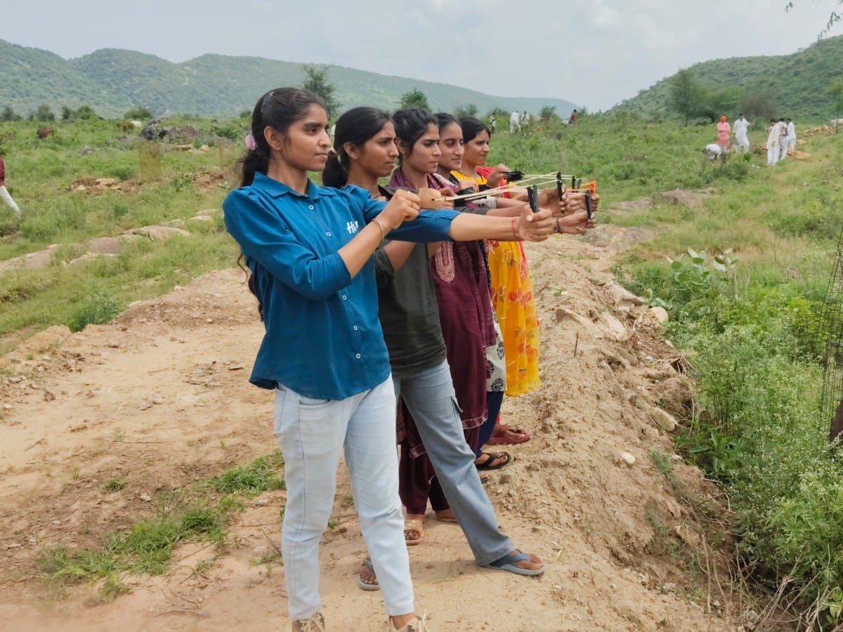 Unique environmental campaign of women of Bansur on Teej