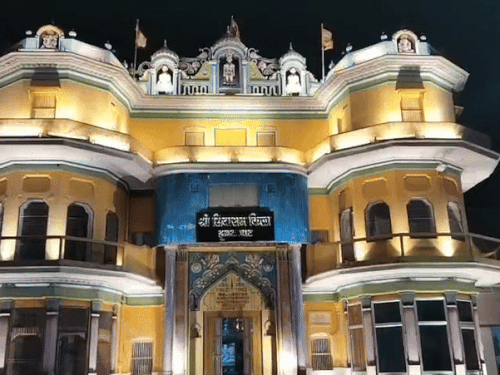 झुनकी बाबा ने सरयू तट पर जहां तप किया वहां आज भव्य आश्रम सियाराम किला के रूप में प्रतिष्ठित है।