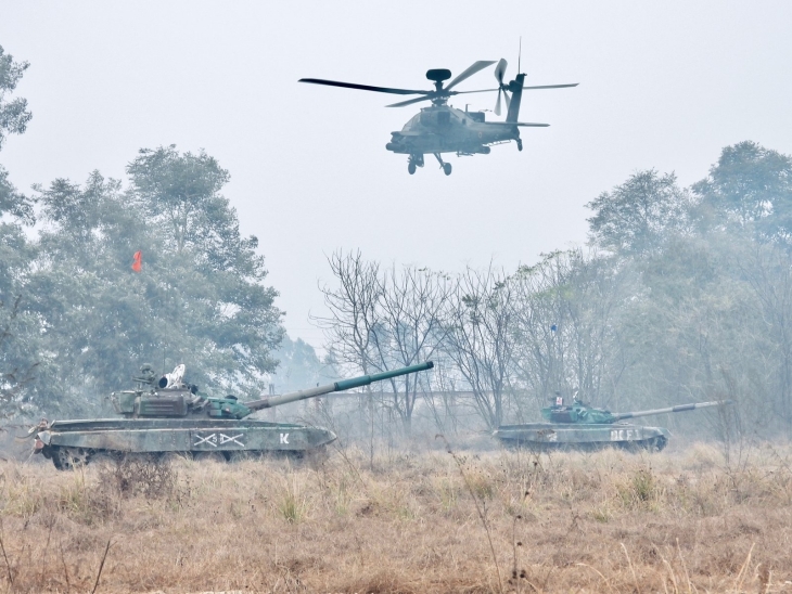 A photo of the January 2023 of the exercise with Apache. Already the Army's Aviation Corp is practicing this helicopter.