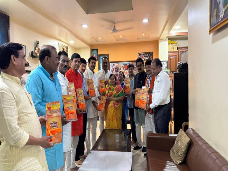 लंच पार्टी में कई जनप्रतिनिधि शामिल हुए।