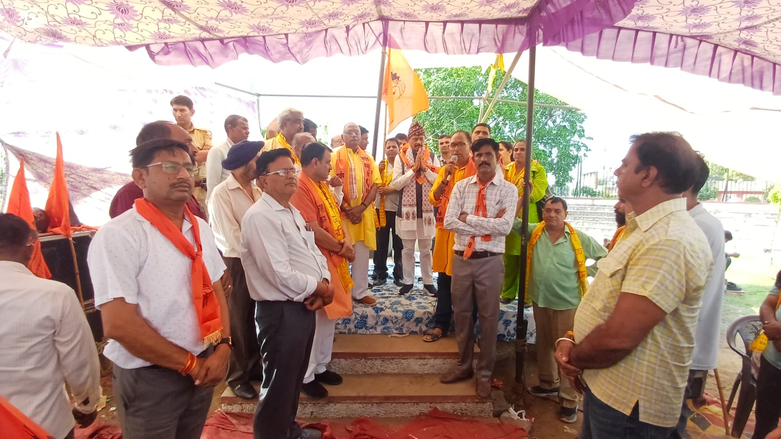 शहीद स्मारक पर रैली को आरएसएस के वरिष्ठ प्रचारक जयंतीलाल ने संबोधित किया।