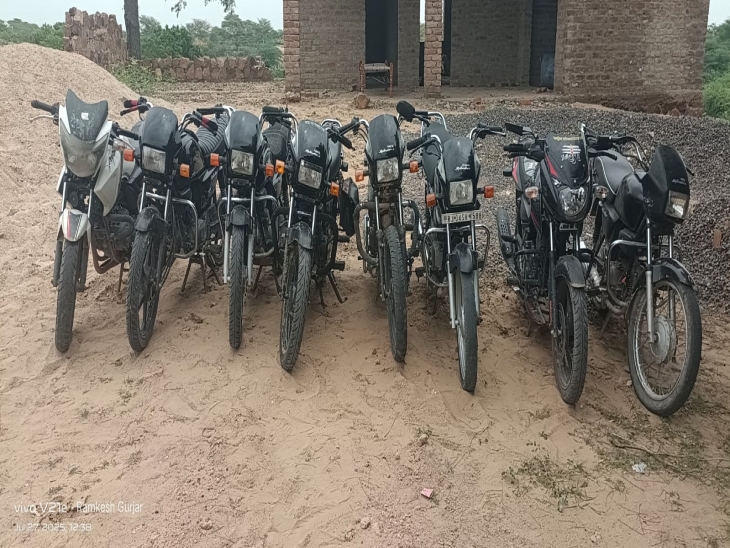 चोरी की 9 बाइक की बरामद, 13 चोरियां कबूली।
