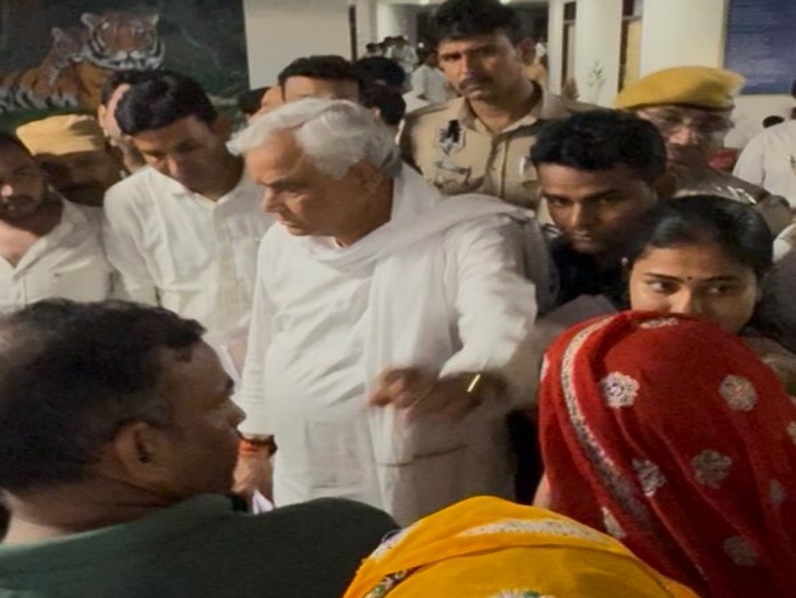 मंत्री किरोड़ीलाल मीणा ने महिला को आश्वासन दिया और कहा- आपको न्याय जरूर मिलेगा।