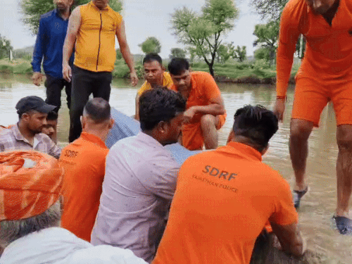 रविवार सुबह जैतारण क्षेत्र के केसरपुरा गांव के एनिकट में डूबे युवक की बॉडी रिकवर की गई।