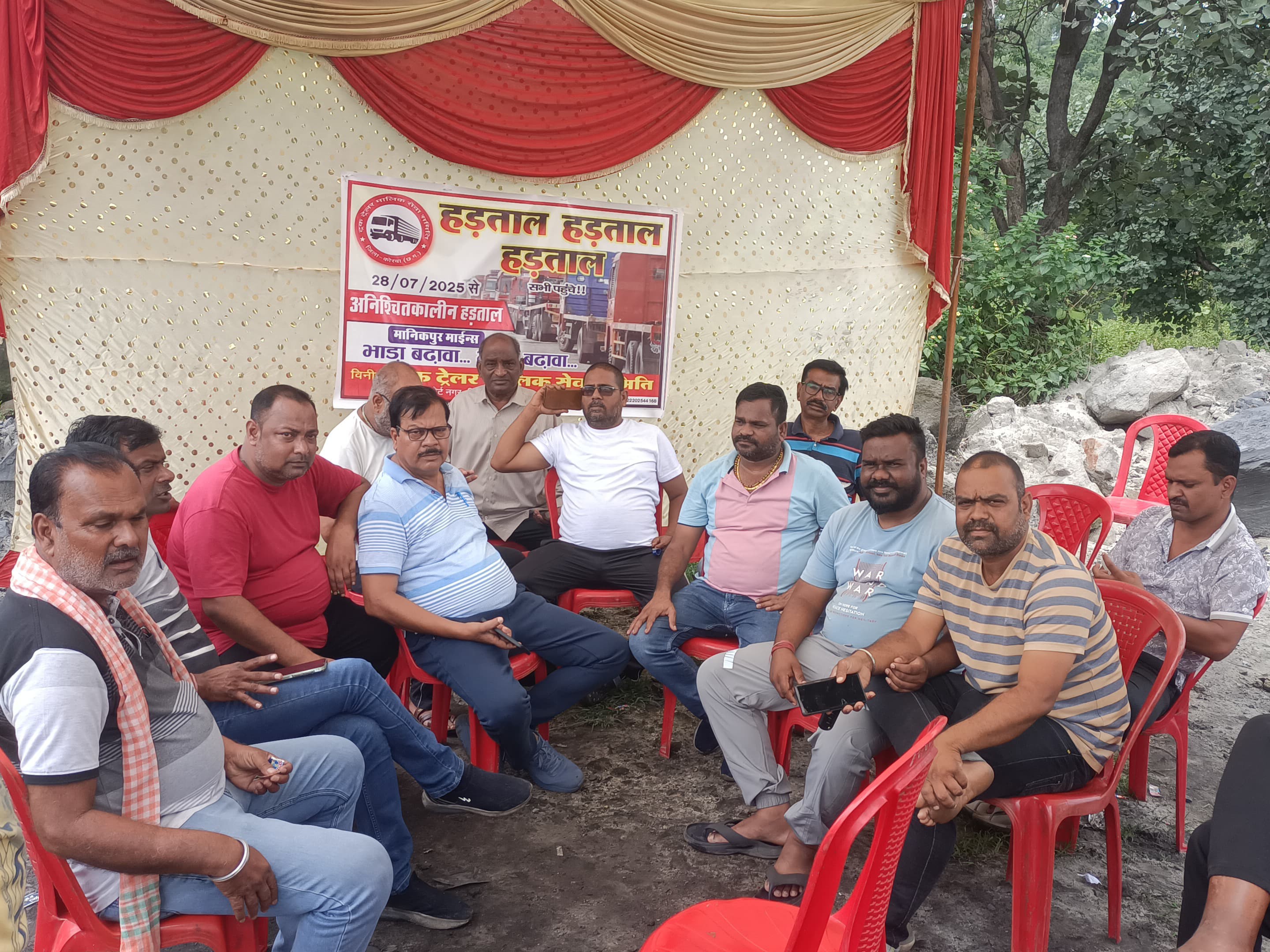 अलग-अलग जगहों पर प्रदर्शन किया जा रहा है।