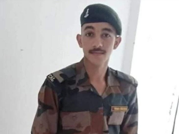 जवान नरेंद्र कुमार के दिल्ली में ड्यूटी के दौरान संदिग्ध परिस्थितियों में मौत हो गई।