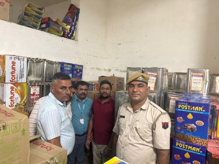 रानी में कार्रवाई के दौरान मौजूद खाद्य सुरक्षा विभाग की टीम।