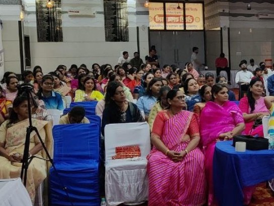 भारतीय जैन संघटना-शाखा पाली की ओर से रोटरी क्लब सभागार में प्रतिभा सम्मान कार्यक्रम में मौजूद जैन समाज के लोग। - Dainik Bhaskar