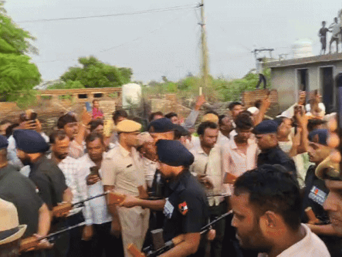 नसीराबाद से पहुंची सेना की टुकड़ी ने गॉर्ड ऑफ ऑनर दिया।