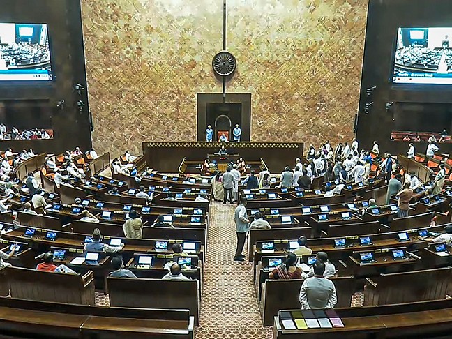 Opposition MPs created a ruckus in the Rajya Sabha on Monday during the monsoon session of Parliament. - Dainik Bhaskar