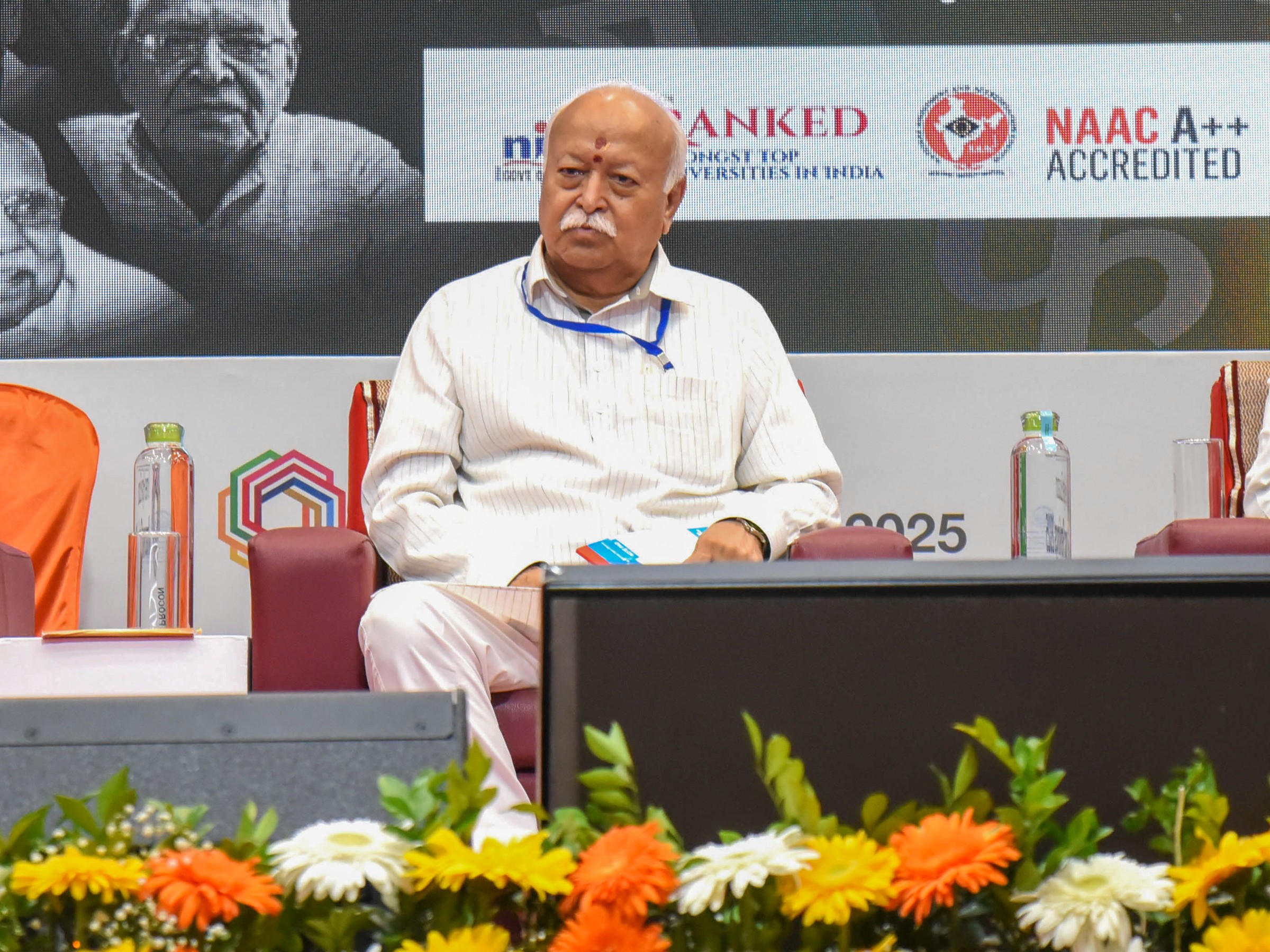 कोच्चि में आयोजित राष्ट्रीय शिक्षा सम्मेलन 'ज्ञान सभा' कार्यक्रम में RSS चीफ मोहन भागवत। - Dainik Bhaskar