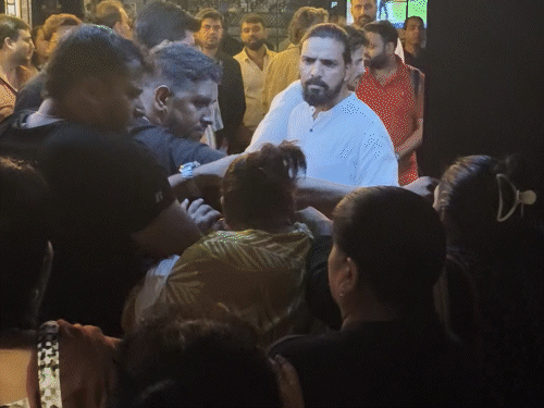 फिल्म का प्रीमियर 25 जुलाई को हुआ था।