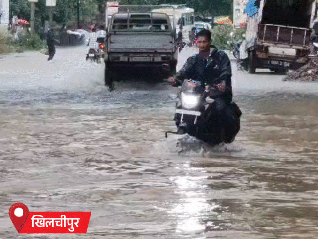 खिलचीपुर के हालात बिगड़ गए। कई इलाकों में जलभराव की स्थिति रही।