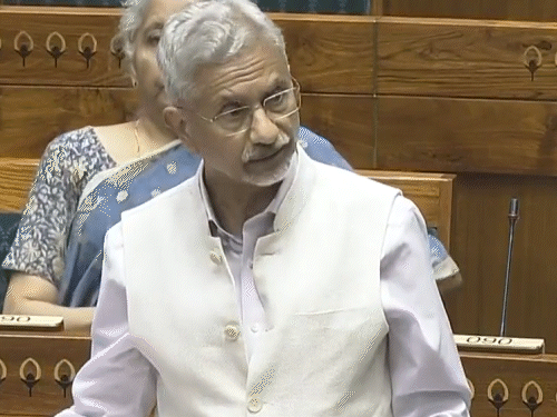 जयशंकर ने कहा कि 22 अप्रैल से 17 जून तक ट्रम्प और प्रधानमंत्री मोदी के बीच बातचीत नहीं हुई। किसी भी स्टेज पर अमेरिका से चर्चा के दौरान व्यापार पर बात नहीं हुई।