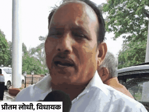 भाजपा विधायक ने प्रदेश की सड़कों की तुलना श्रीदेवी और ओमपुरी से की है।