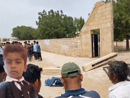 Jaisalmer Girls School Tragedy | Rajasthan Balika Vidyalaya | जैसलमेर में  स्कूल का गेट गिरने से छात्र की मौत: टीचर-5 साल की बच्ची घायल; उदयपुर में 3  कमरों का प्लास्टर ...