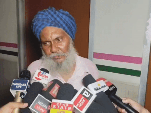 Kesar Singh, sarpanch of village Manakwal, informed about the crashed people.