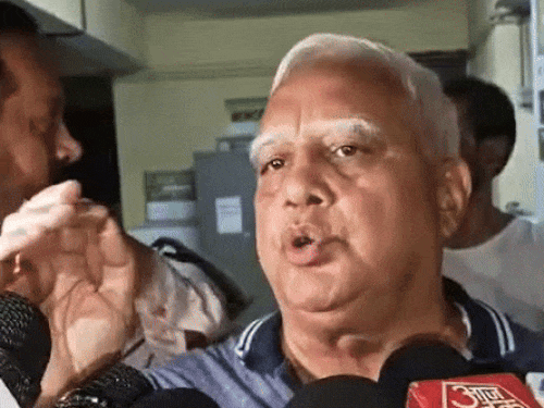मामले की जानकारी देते हुए एमएस डॉक्टर राज कुमार।