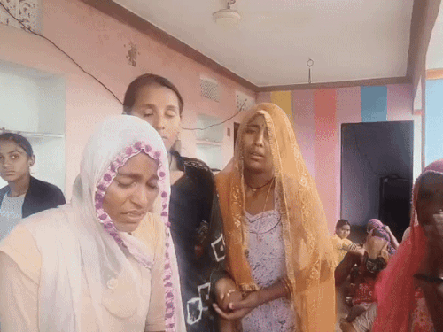 जवान की मौत के बाद तीनों बहनों का रो-रोकर बुरा हाल है।