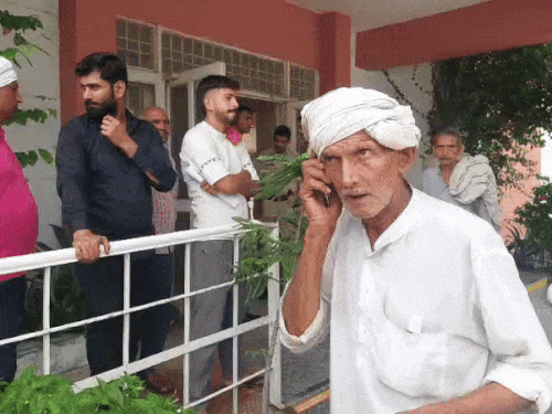 Today there will be a postmortem of the dead body of the deceased jawan Krishna at Khanpur Medical College. The father of the jawan present in the medical college, giving information about the case to the family members on Balwan mobile.