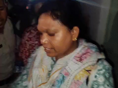 प्रलोभन देकर प्रार्थना सभा आयोजित करने का आरोप।