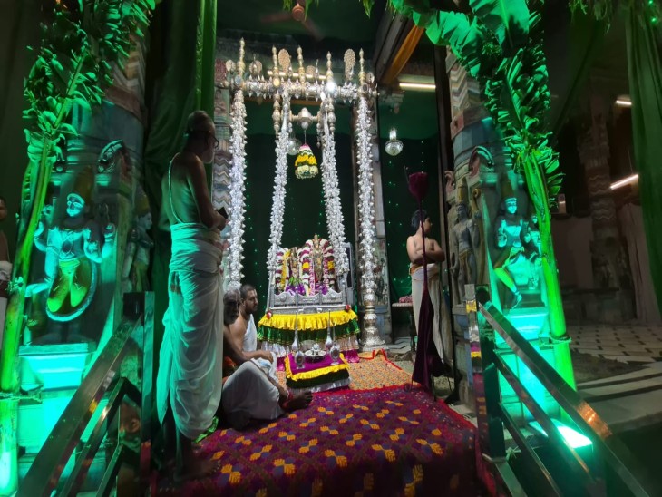 दक्षिण भारतीय शैली के रंगनाथ मंदिर में भी हरियाली तीज की धूम देखने को मिली