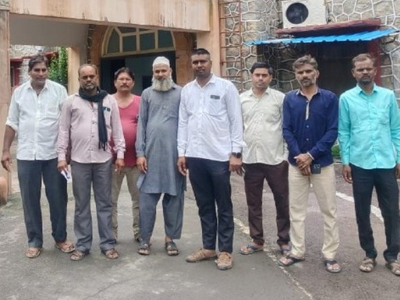 पाली के वार्ड संख्या नौ के निवासी बरसाती पानी की निकासी को लेकर जिला कलेक्टर से मिले। - Dainik Bhaskar