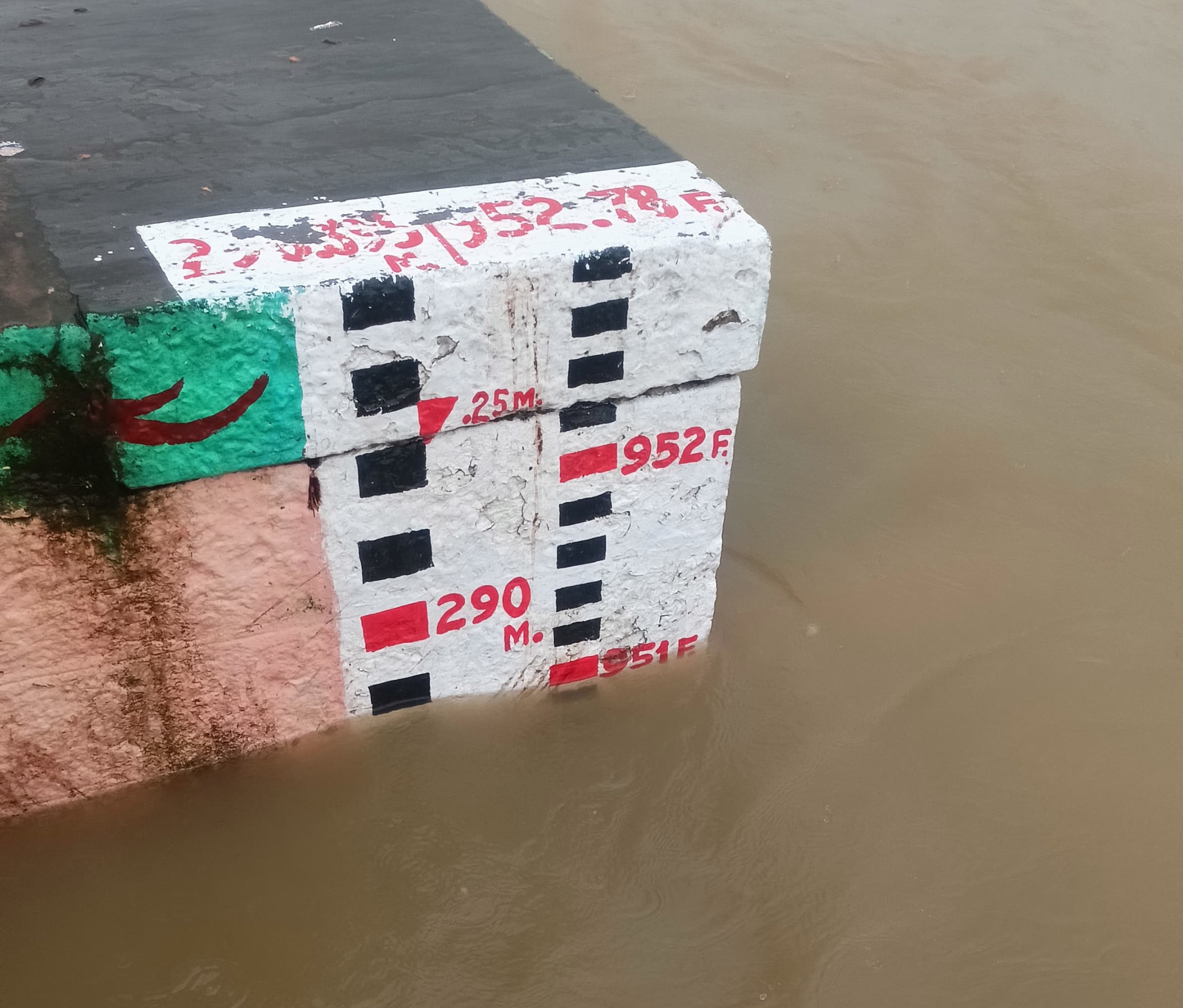 दोपहर 12 बजे नर्मदा नदी का जलस्तर 950.90 फीट पहुंच गया।