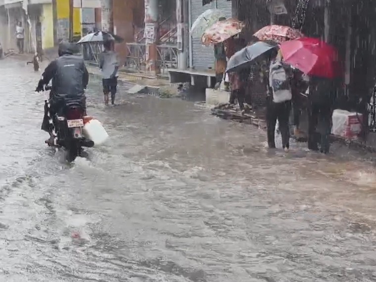 कई इलाके पानी में डूबे