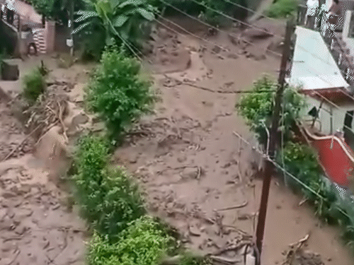 मंडी में भारी बारिश के बाद लैंडस्लाइड