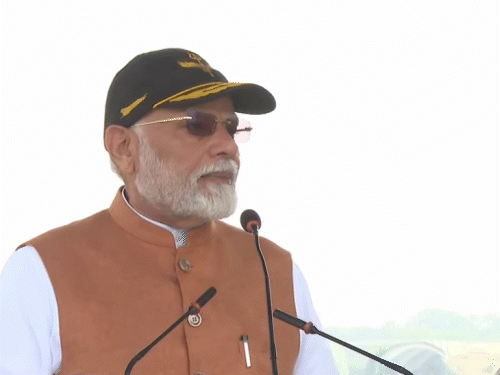 13 मई को मोदी ने आदमपुर एयरबेस में एयरफोर्स के जवानों को संबोधित किया था।