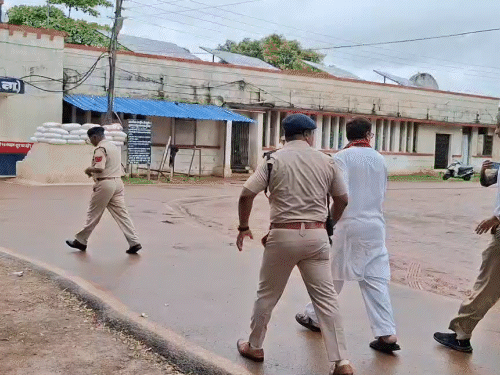 मिशनरी सिस्टर्स की गिरफ्तारी के खिलाफ सांसद प्रतिनिधिमंडल दुर्ग जेल पहुंचा।