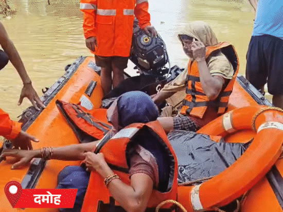 ब्यारमा नदी के अचानक उफान पर आने से दंपती फंस गए। उनका रेस्क्यू किया गया।