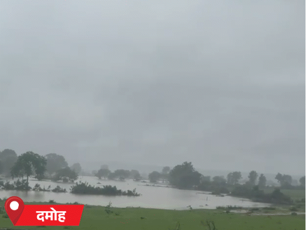 दमोह में तेंदूखेड़ा और तारादेही के बीच से बहने वाली ब्यारमा नदी का पानी गांवों में घुस गया है।