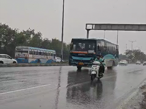 अंबाला में सुबह तेज बारिश शुरू हुई।