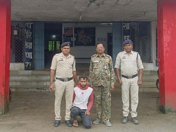 पुलिस ने आरोपी लुकेश्वर यादव को गिरफ्तार कर लिया है।