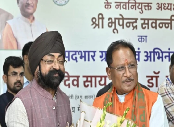 क्रेडा अध्यक्ष भूपेंद्र सवन्नी की सीएम साय के साथ शपथ ग्रहण समारोह की फोटो।