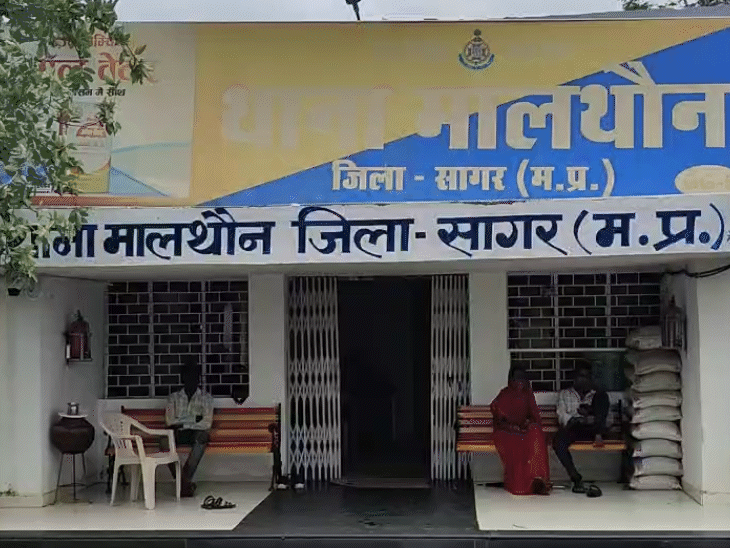 वीडियो में नीलेश ने अपने नाम से थाने में झूठी रिपोर्ट लिखे जाने की बात कही थी।