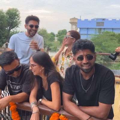 अनन्या पांडेने नवलगढमधील तिच्या शूटिंगचे व्हिडिओ देखील शेअर केले.