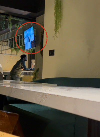 काउंटर के ऊपर लगे CCTV में फ्लोर के हर कोने की तस्वीर कैद होती है। इसी से संचालक मुस्तैद रहते हैं।