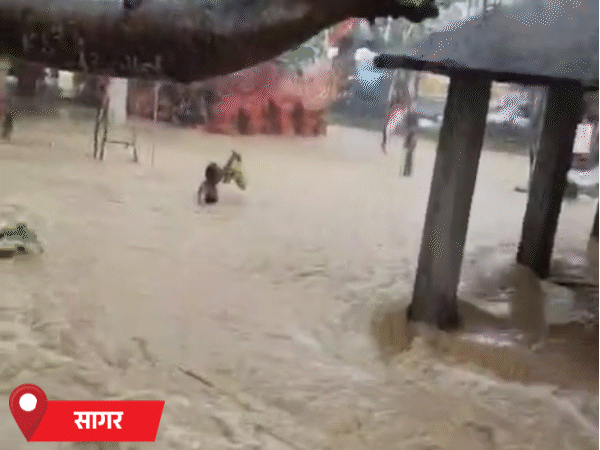 सागर में लगातार बारिश हो रही है। महाराजपुर के पनारी में चौंसठ योगिनी माता मंदिर जलमग्न हुआ